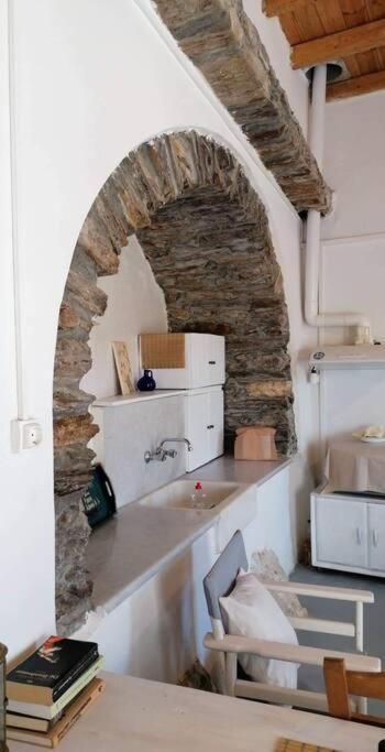 Naxos Mountain Retreat - Tiny House Build On Rock Apartment Koronos Екстериор снимка