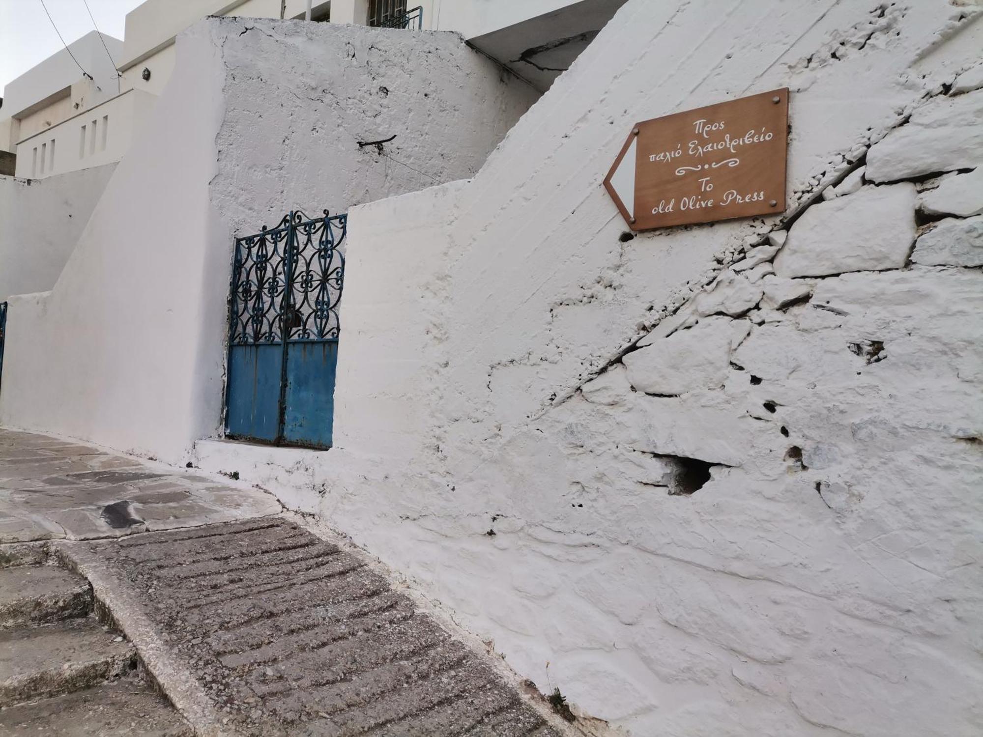 Naxos Mountain Retreat - Tiny House Build On Rock Apartment Koronos Екстериор снимка