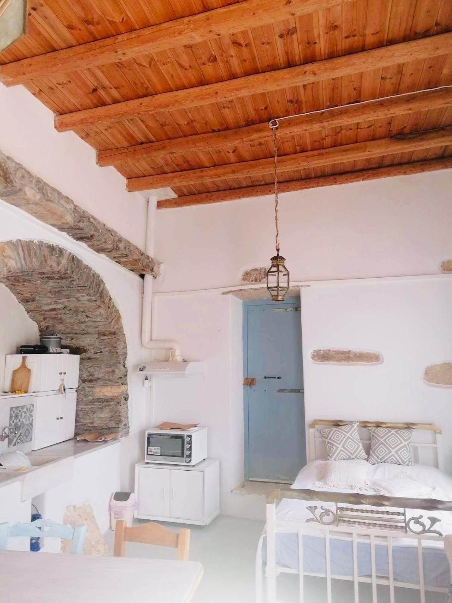 Naxos Mountain Retreat - Tiny House Build On Rock Apartment Koronos Екстериор снимка